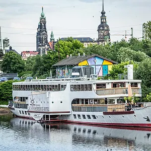 Botel Schiffsherberge Poeppelmann